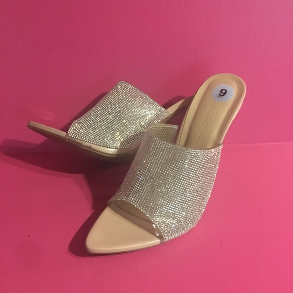 Ladies Pumps - Picture 2 of 3